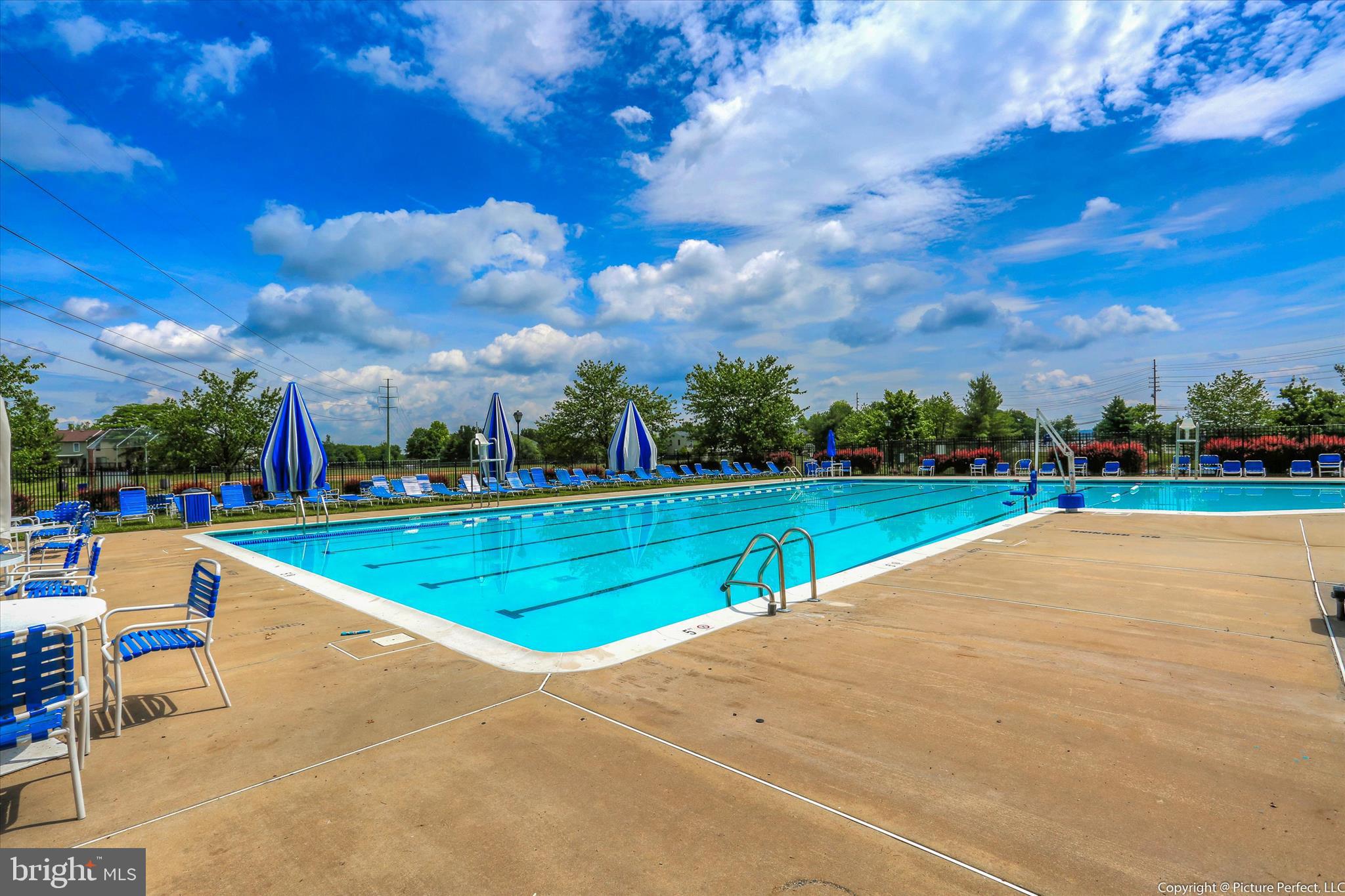 ROBIN MEADOWS - Residential