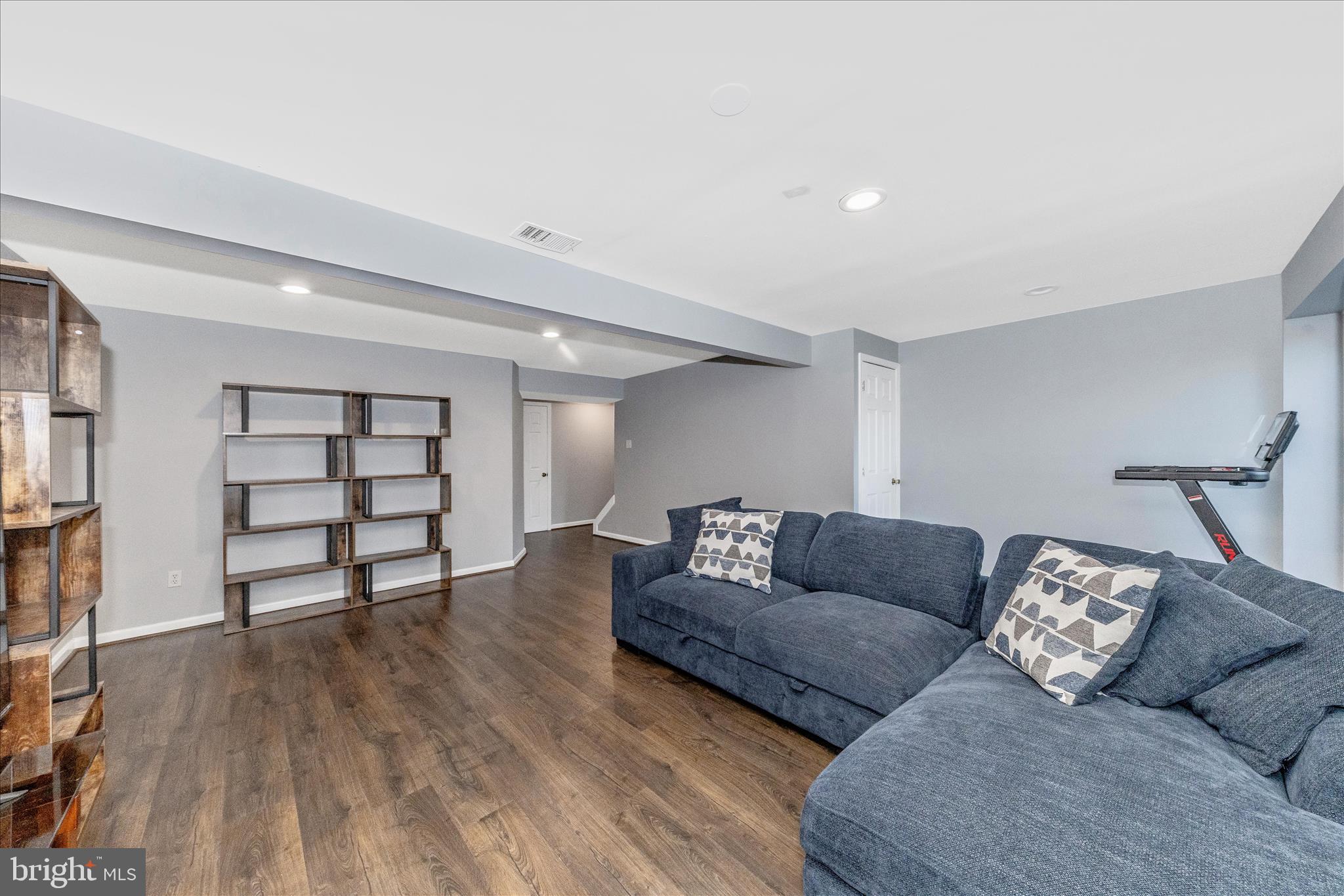 ROBIN MEADOWS - Residential