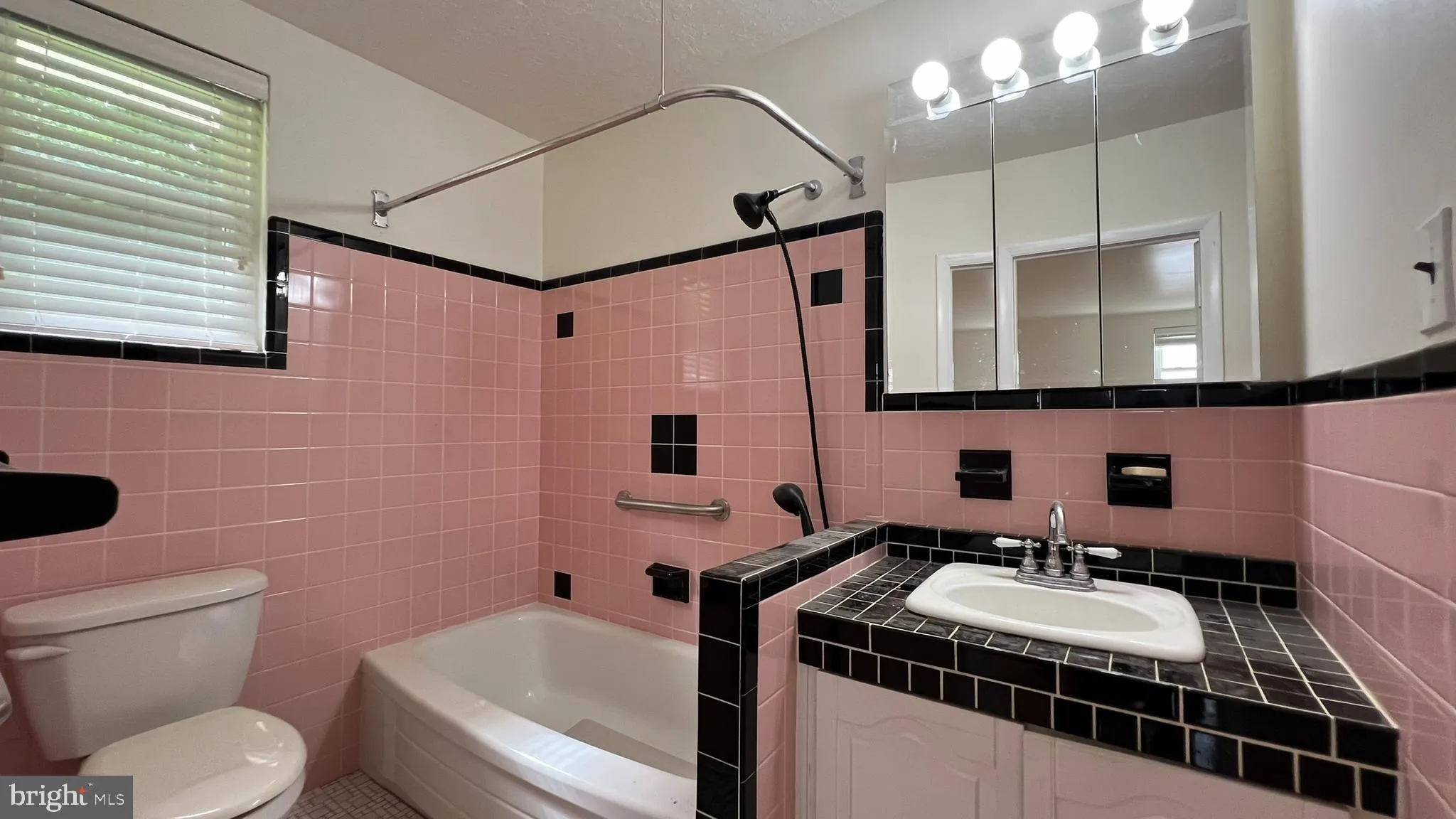 Deptford, New Jersey 08096, United States, 3 Bedrooms Bedrooms, ,1 BathroomBathrooms,Residential,Active,170657