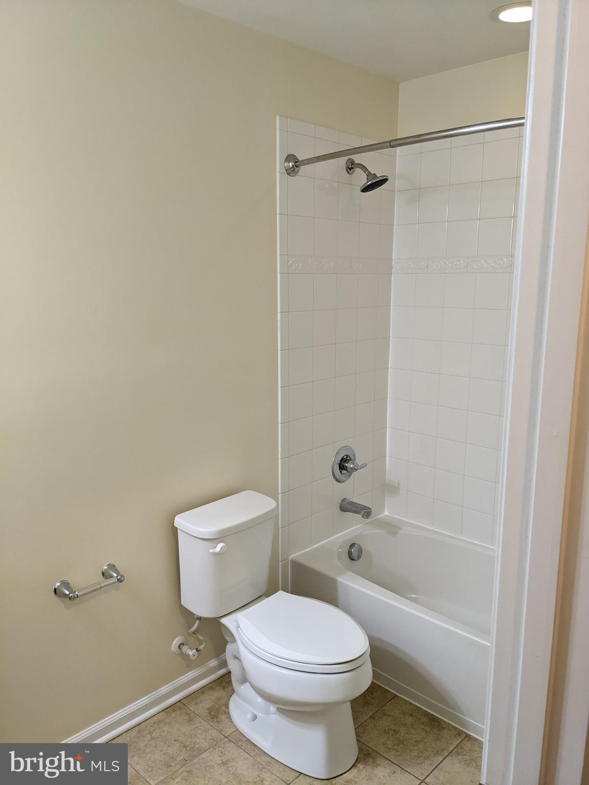 FIELDS AT ROCK GLENN - Residential Lease