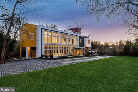 6304 Old Dominion Drive, McLean, VA 22101 - #: VAFX2229924