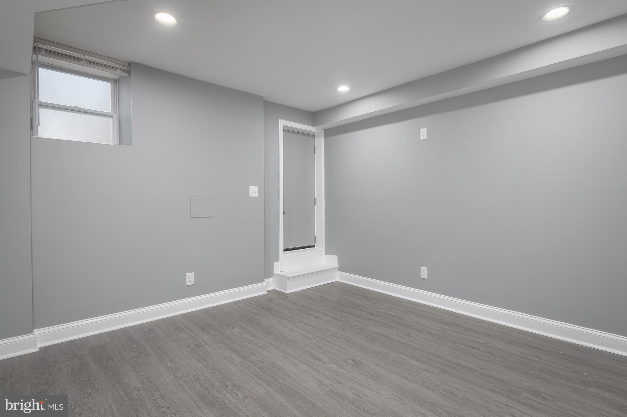 BROADWAY EAST - Residential