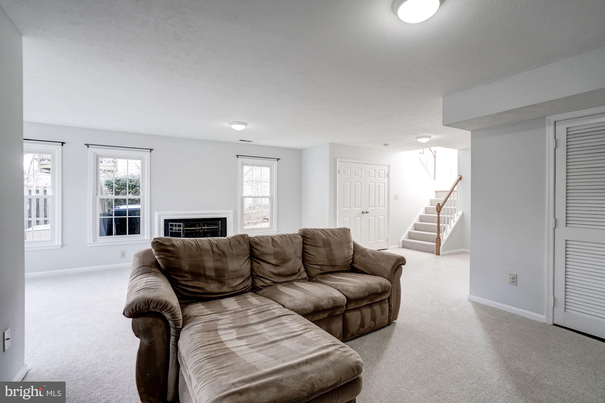 LIFESTYLE AT SULLY STATION - Residential