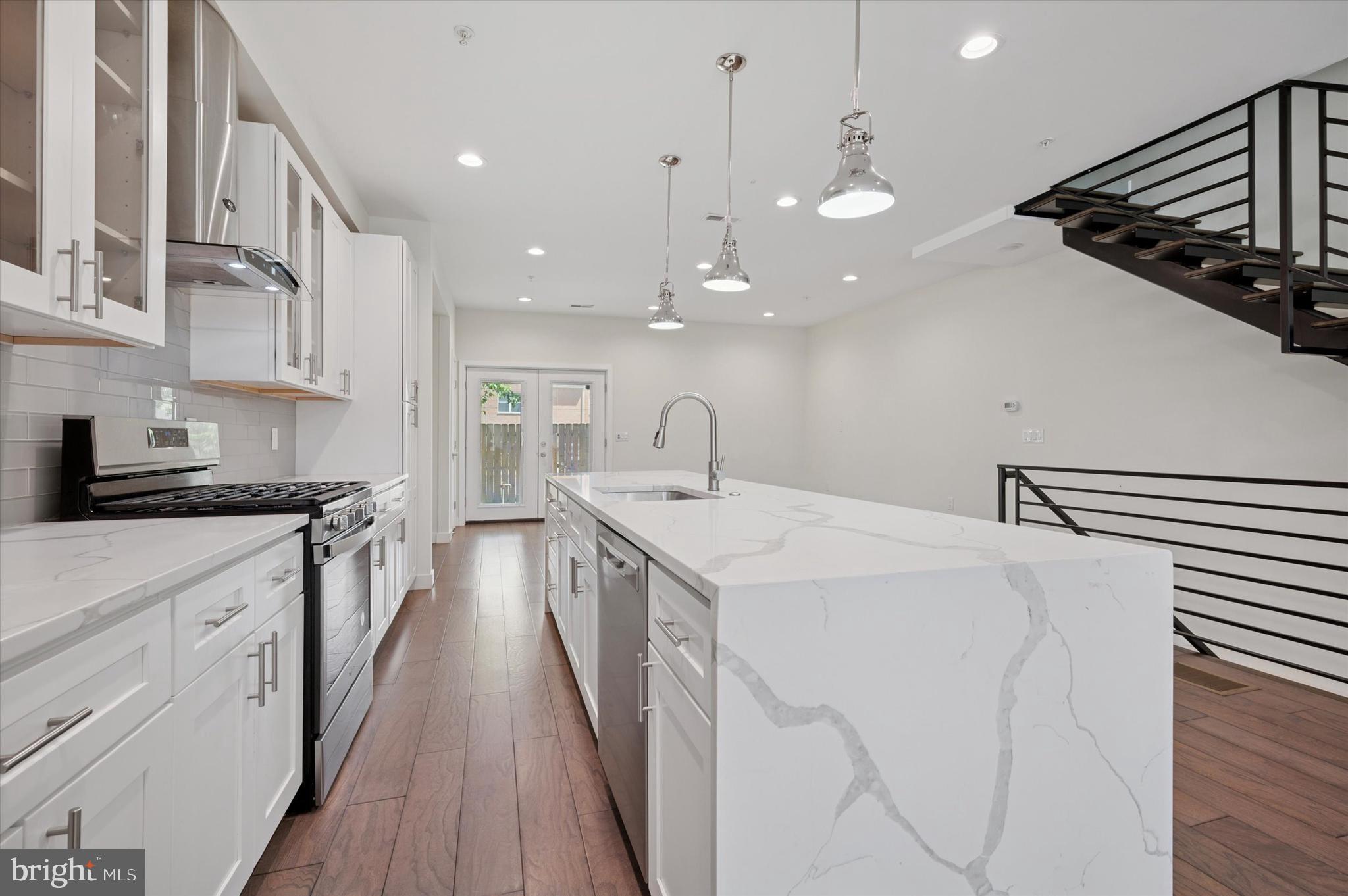 KENSINGTON - Residential