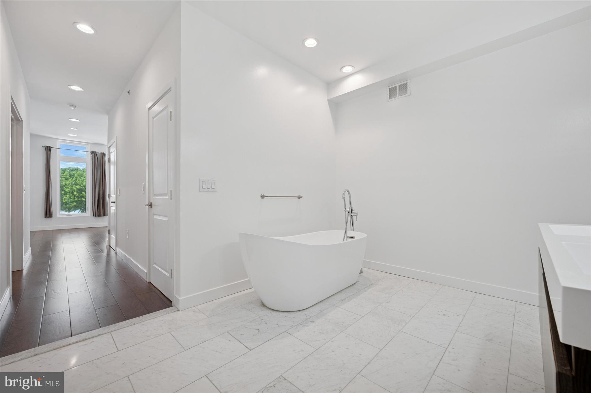 KENSINGTON - Residential