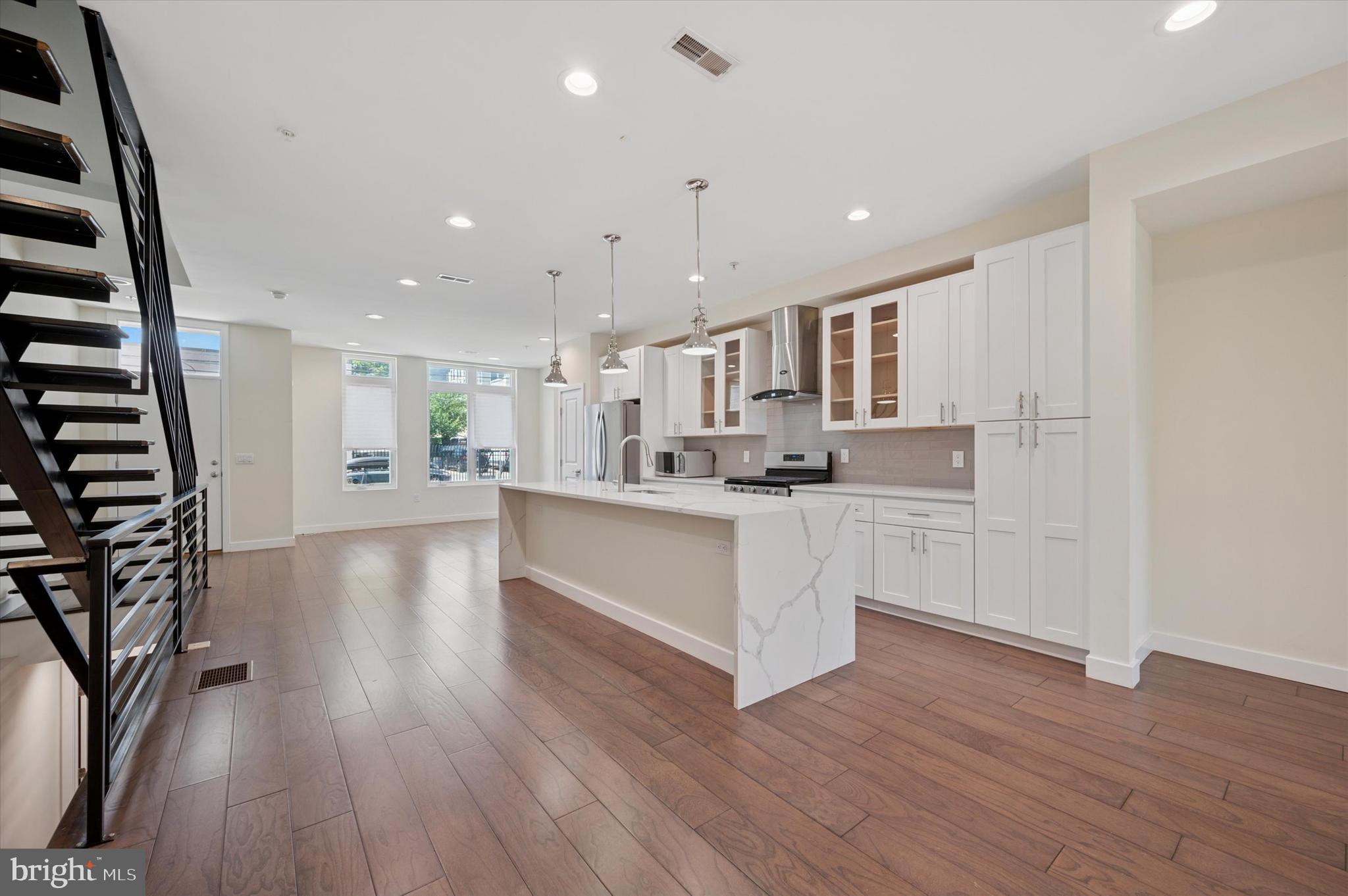 KENSINGTON - Residential
