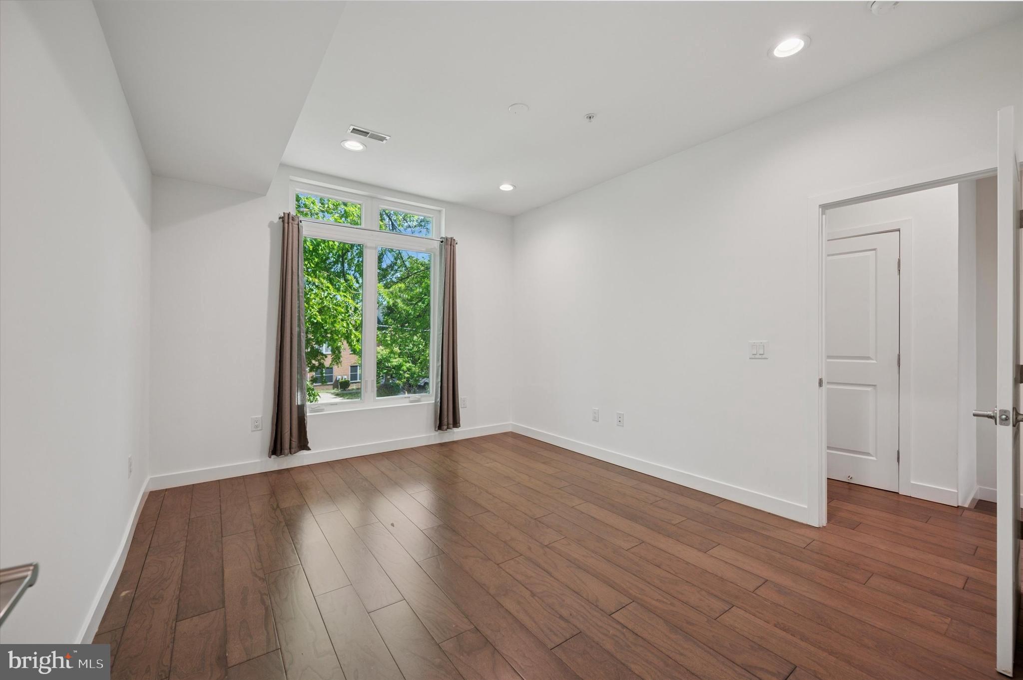 KENSINGTON - Residential