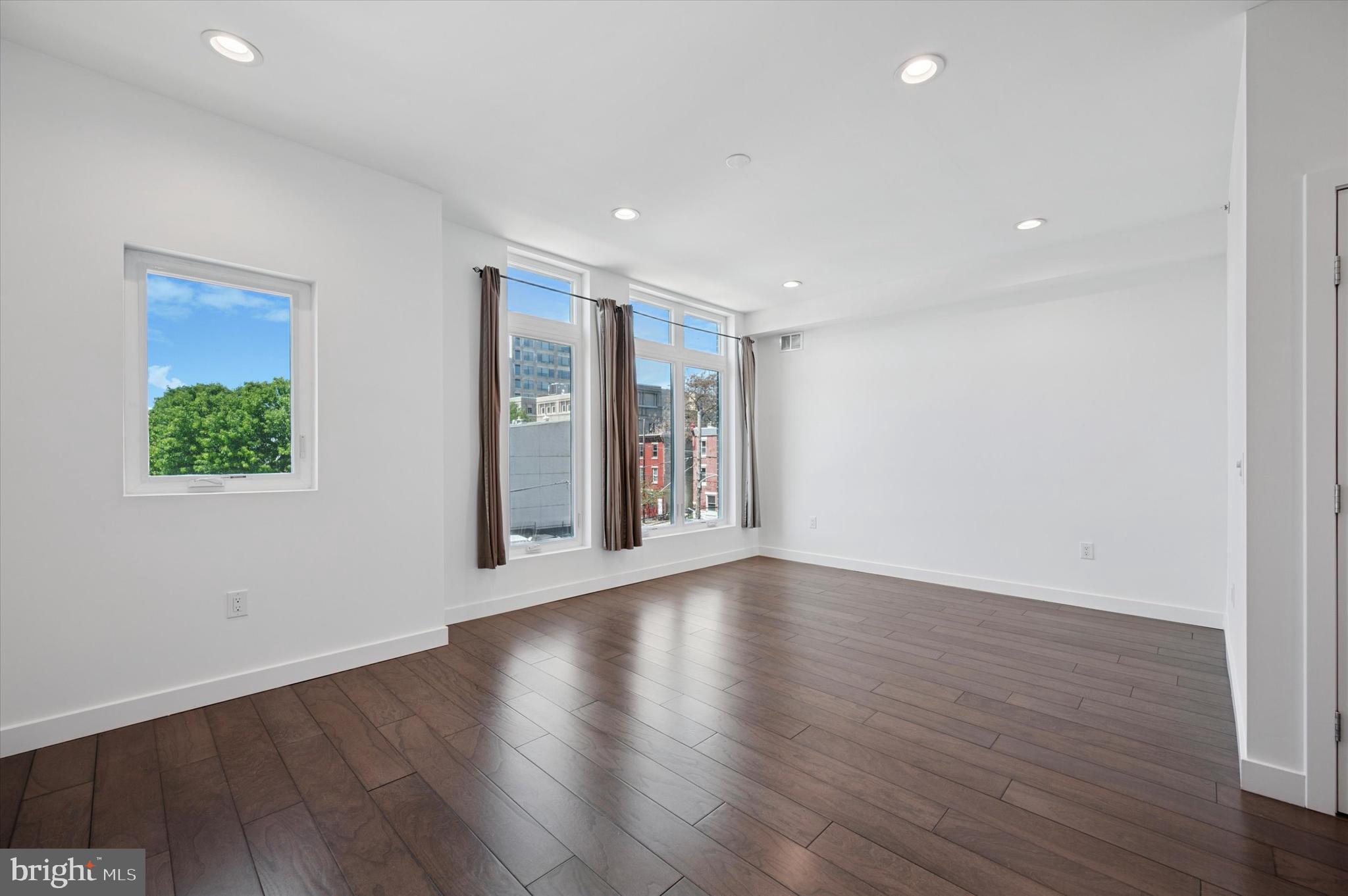 KENSINGTON - Residential
