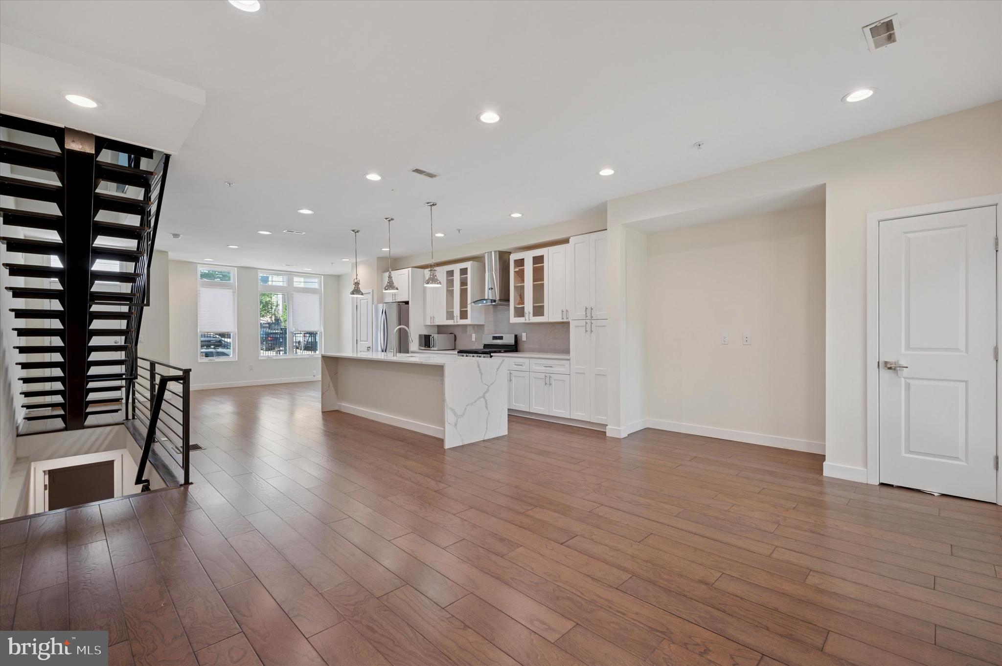 KENSINGTON - Residential