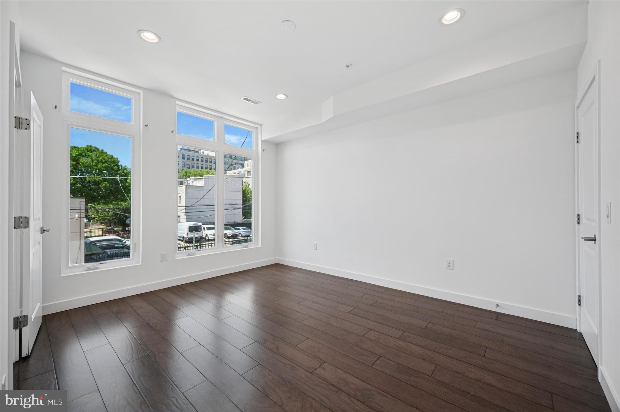 KENSINGTON - Residential
