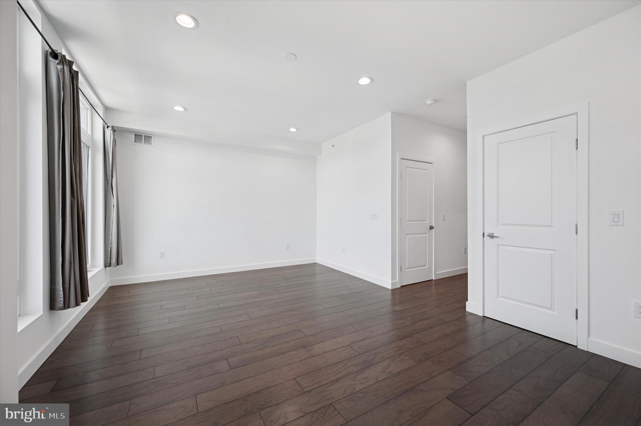 KENSINGTON - Residential