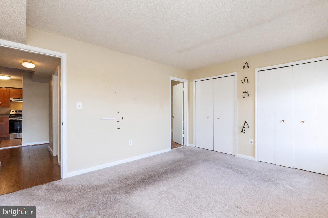 VICTORIA CROSSINGS AT MANCHESTER LAKES - Residential