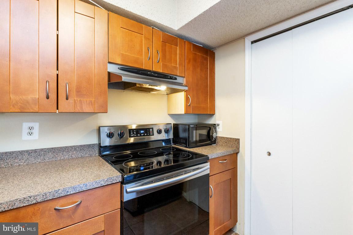 VICTORIA CROSSINGS AT MANCHESTER LAKES - Residential