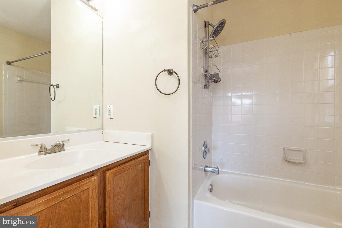 VICTORIA CROSSINGS AT MANCHESTER LAKES - Residential