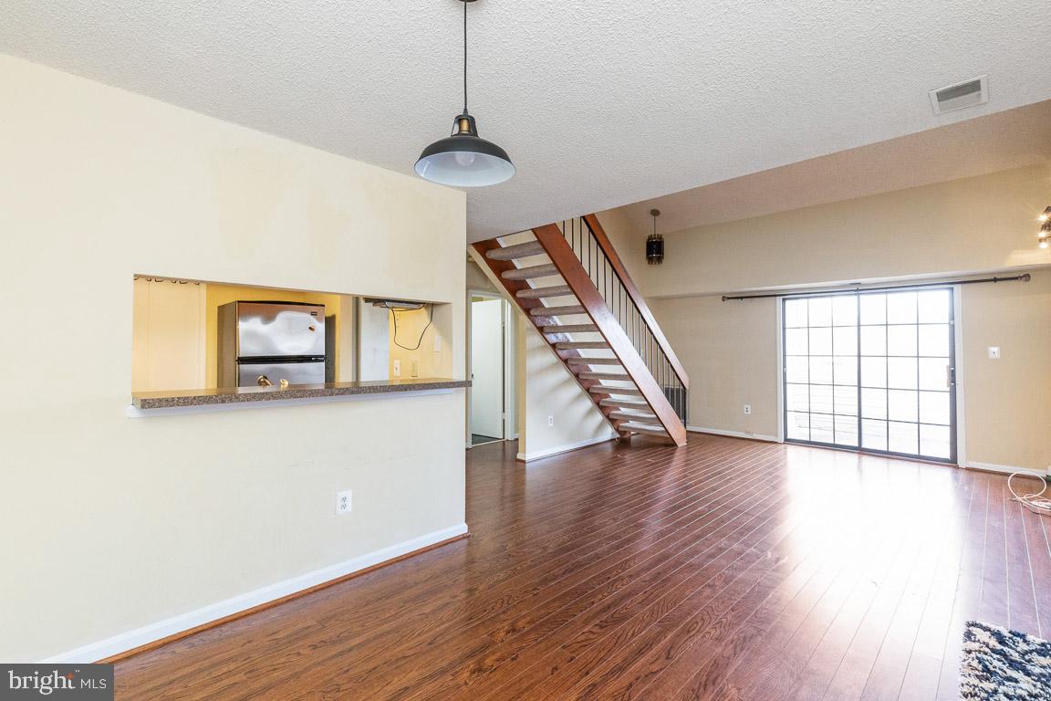 VICTORIA CROSSINGS AT MANCHESTER LAKES - Residential