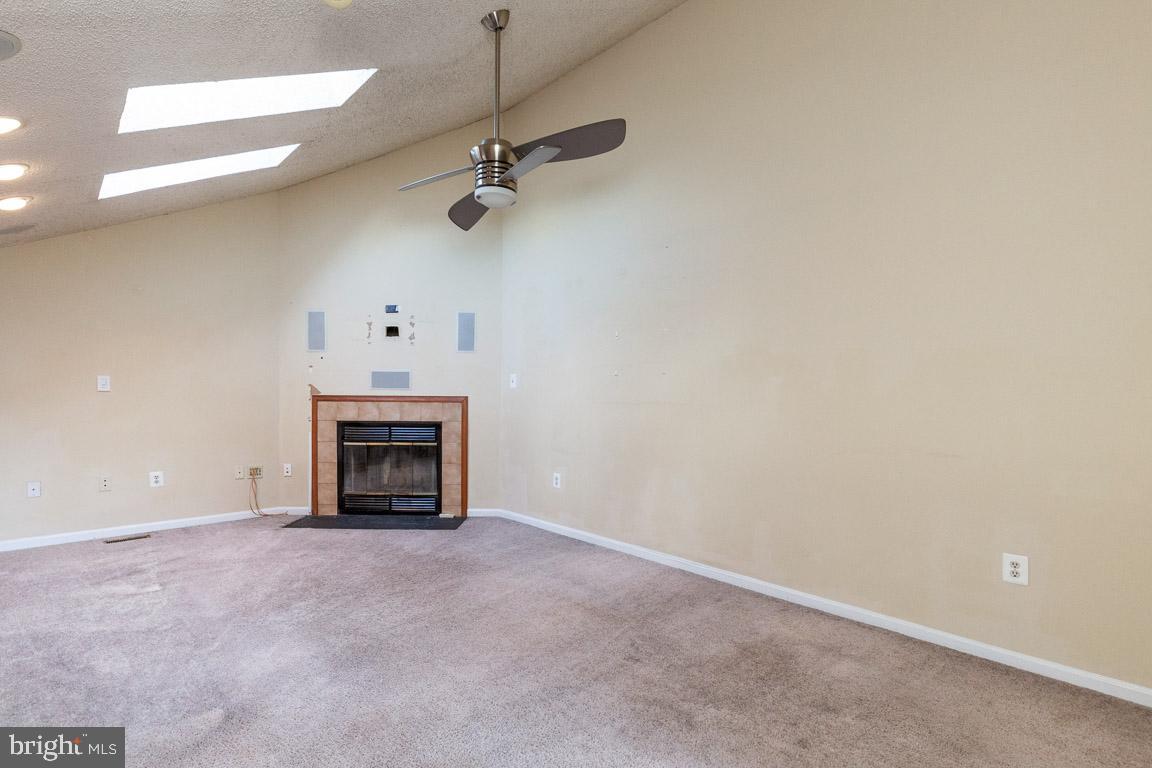 VICTORIA CROSSINGS AT MANCHESTER LAKES - Residential