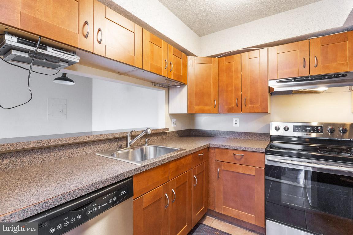 VICTORIA CROSSINGS AT MANCHESTER LAKES - Residential