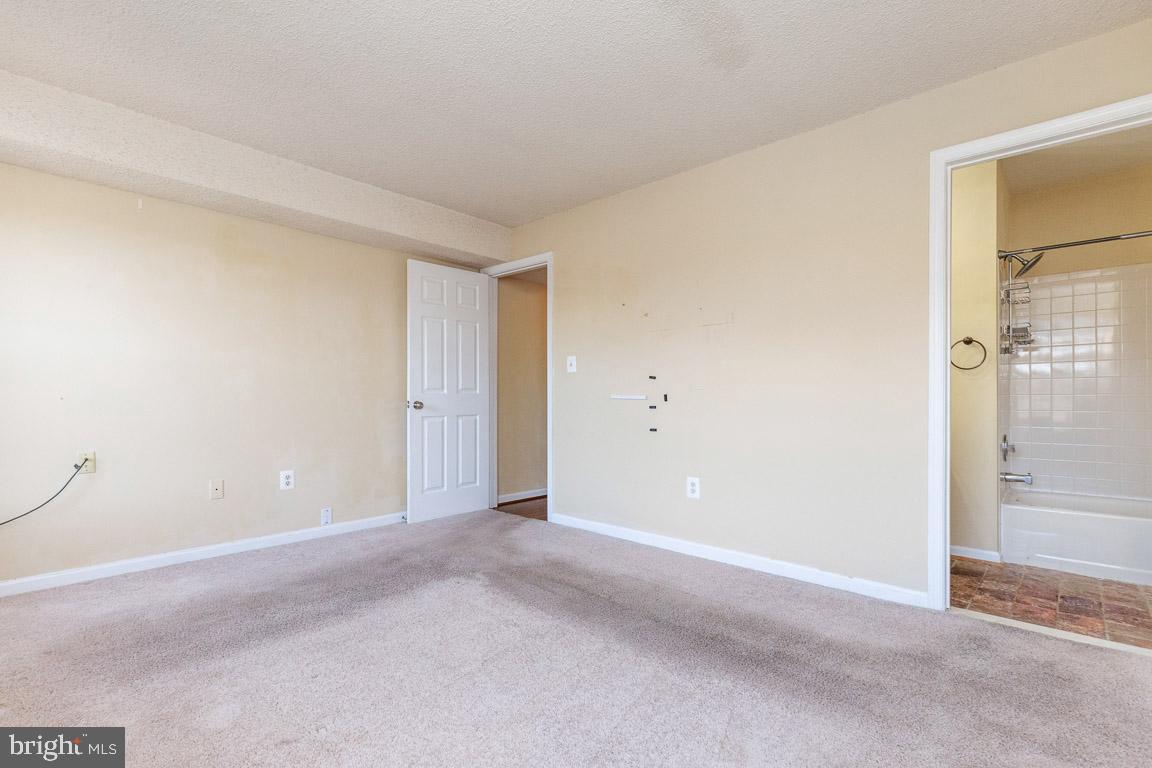 VICTORIA CROSSINGS AT MANCHESTER LAKES - Residential