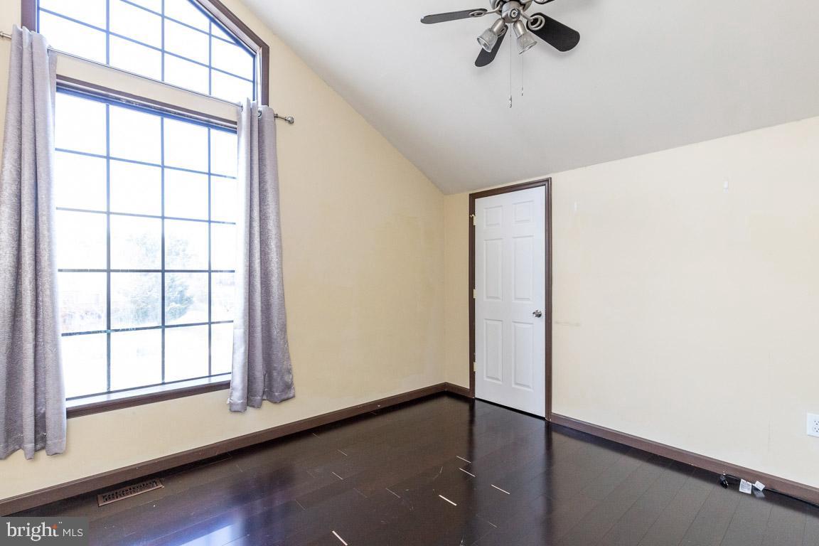 VICTORIA CROSSINGS AT MANCHESTER LAKES - Residential