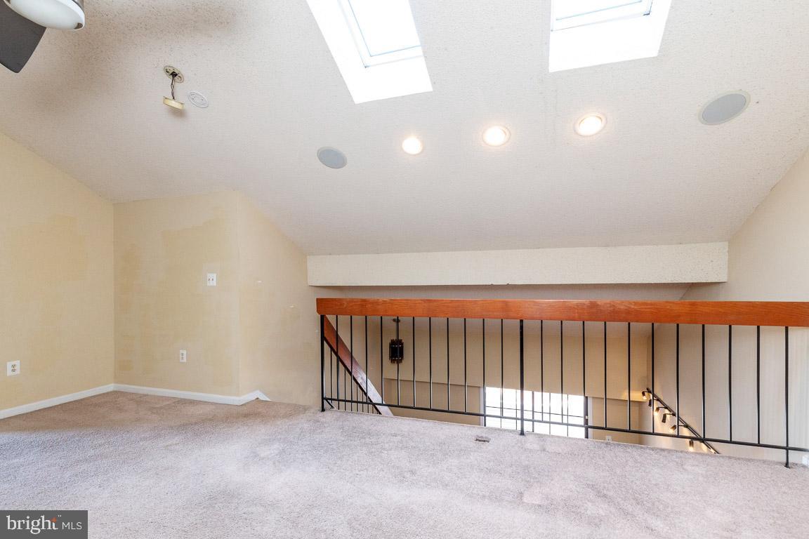 VICTORIA CROSSINGS AT MANCHESTER LAKES - Residential