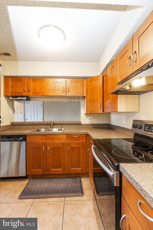 VICTORIA CROSSINGS AT MANCHESTER LAKES - Residential