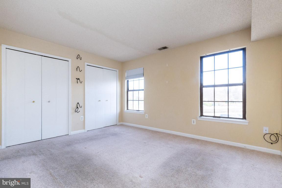 VICTORIA CROSSINGS AT MANCHESTER LAKES - Residential