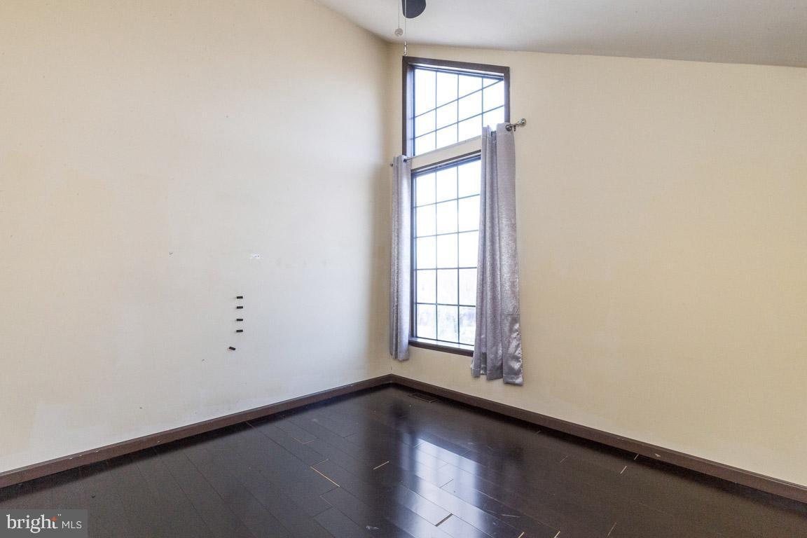 VICTORIA CROSSINGS AT MANCHESTER LAKES - Residential