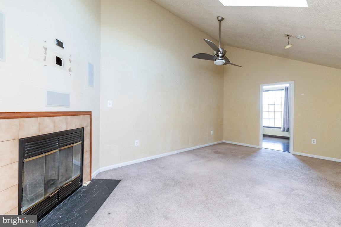 VICTORIA CROSSINGS AT MANCHESTER LAKES - Residential