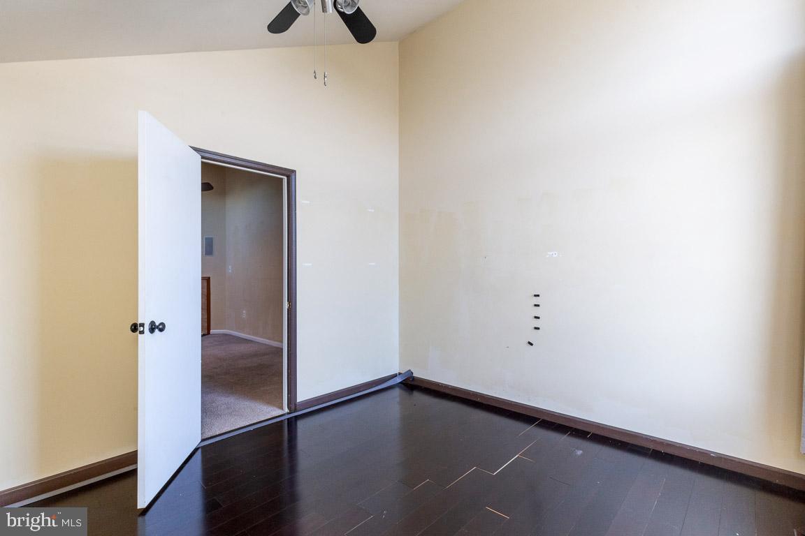 VICTORIA CROSSINGS AT MANCHESTER LAKES - Residential