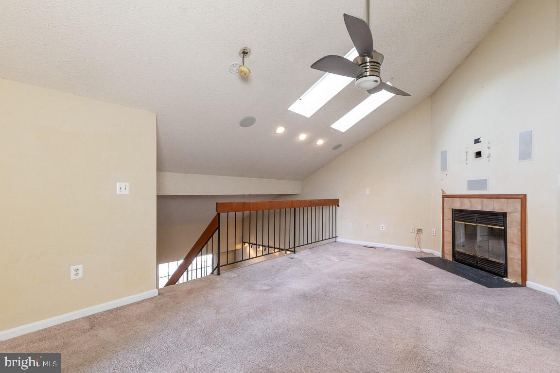 VICTORIA CROSSINGS AT MANCHESTER LAKES - Residential