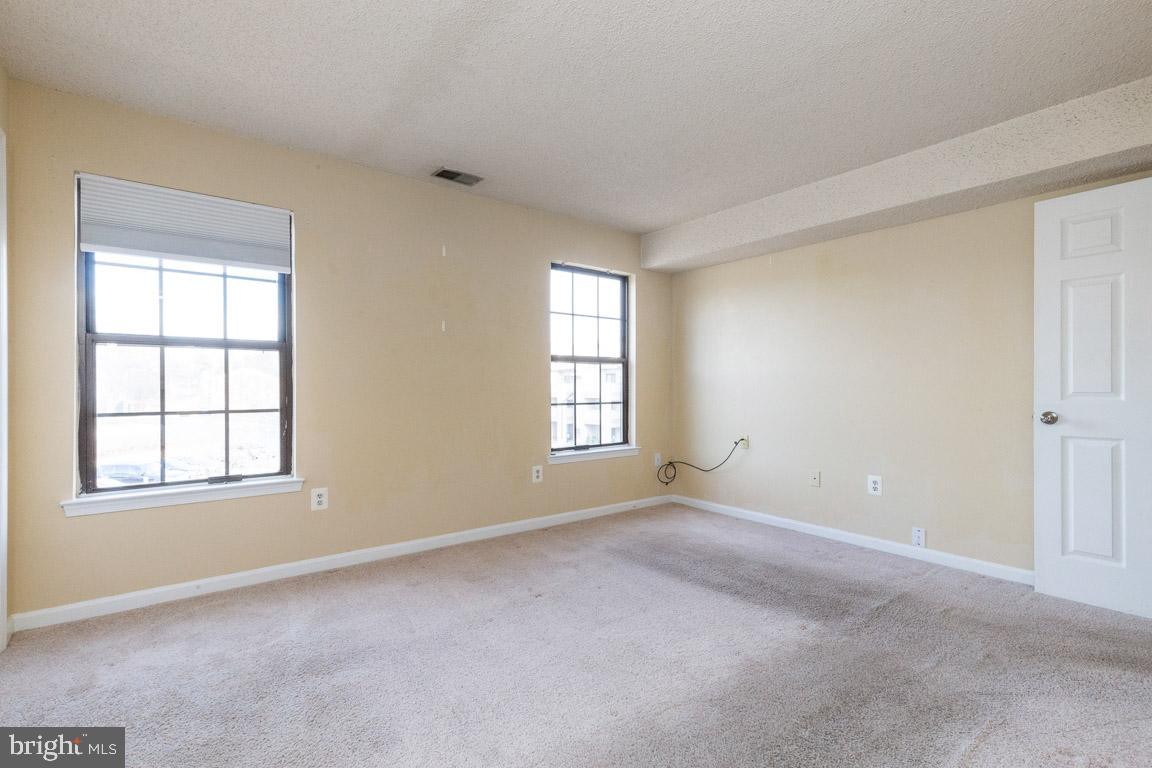 VICTORIA CROSSINGS AT MANCHESTER LAKES - Residential