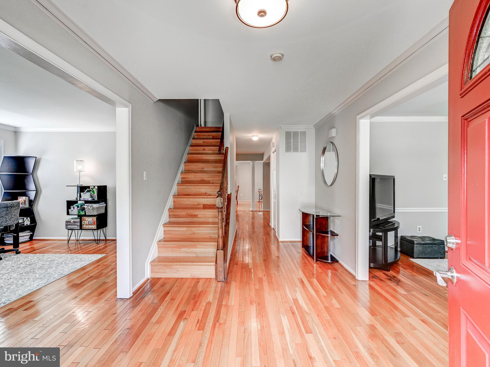 32 OLD CREEK COURT