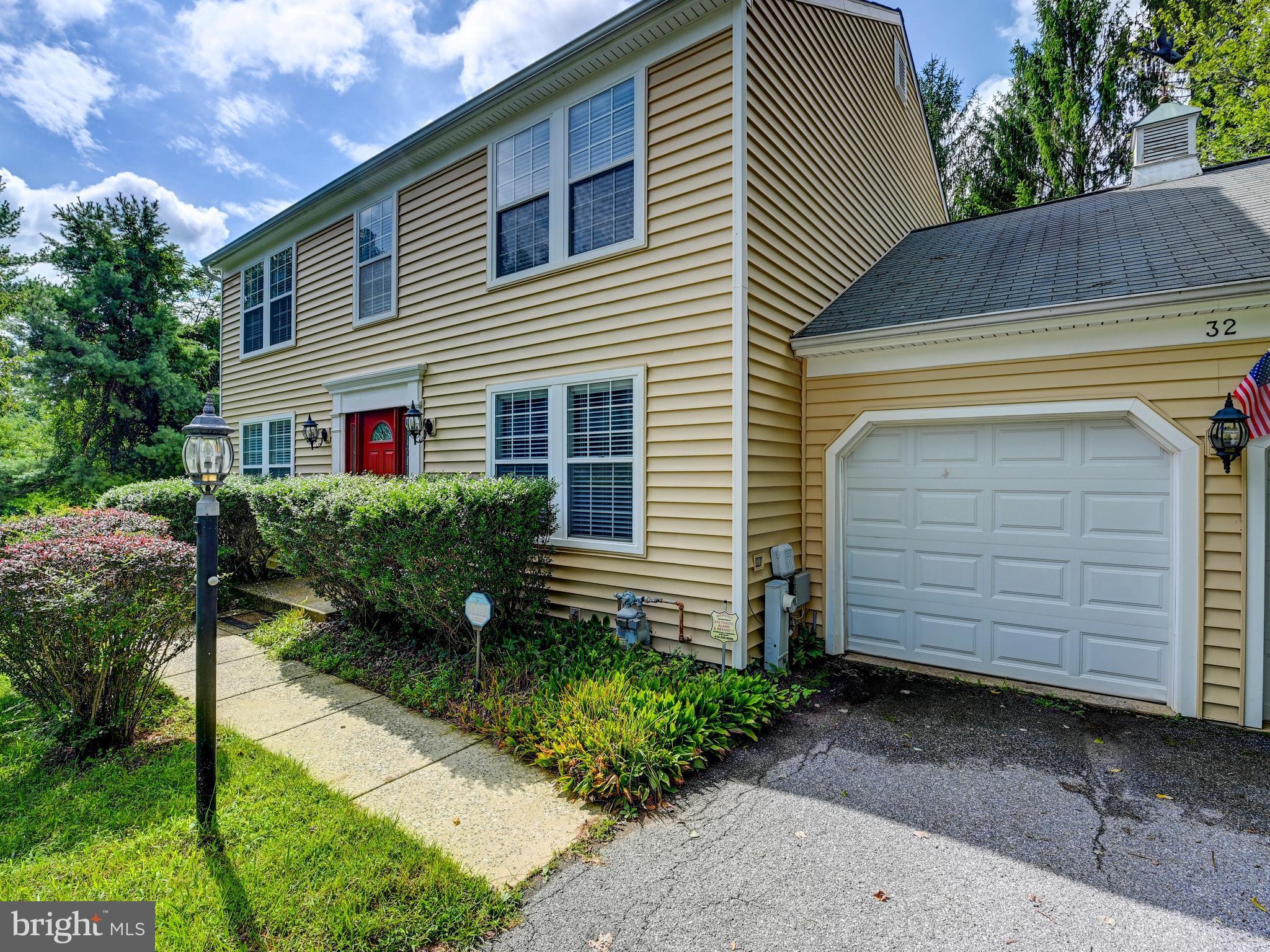32 OLD CREEK COURT