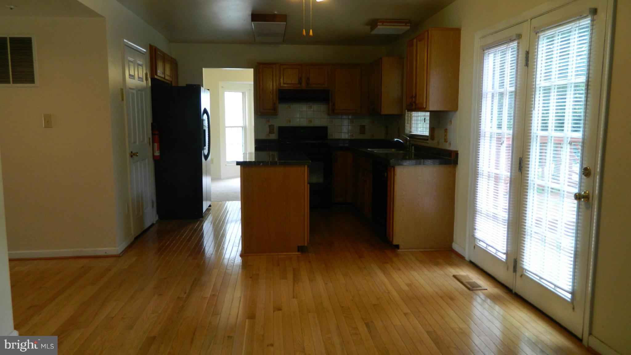 WHITE HALL - Residential