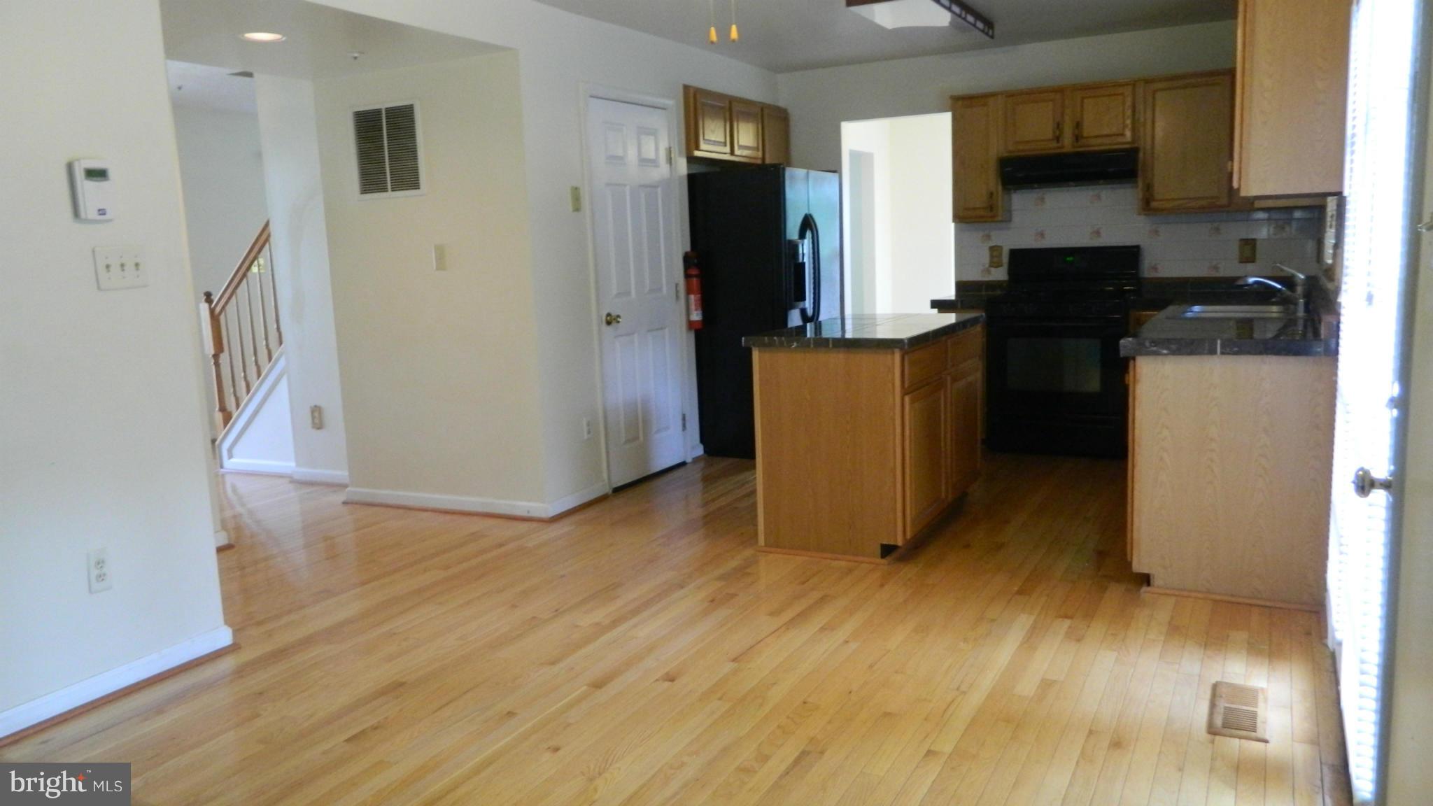 WHITE HALL - Residential