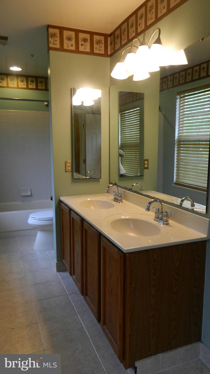 WHITE HALL - Residential