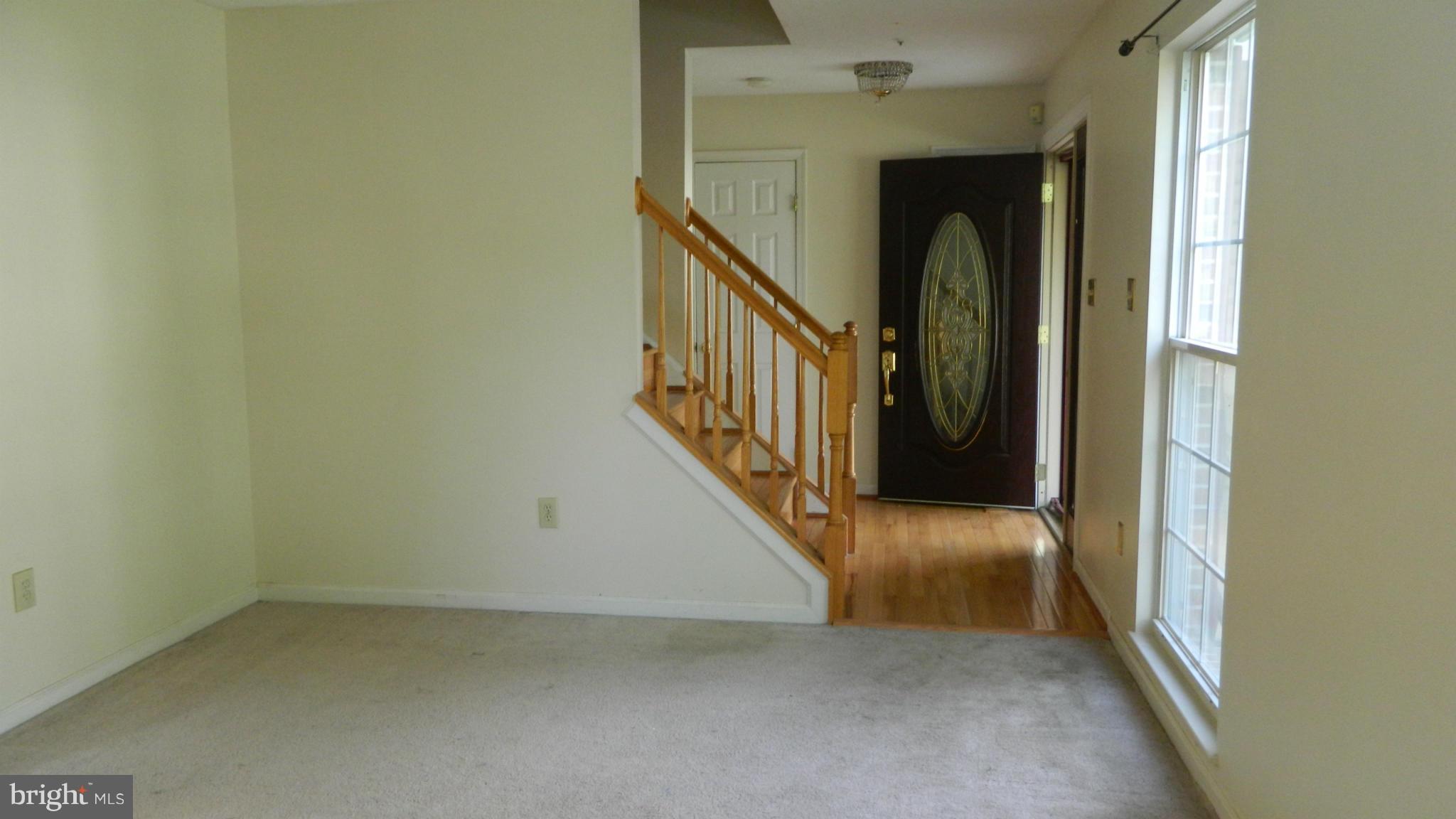 WHITE HALL - Residential