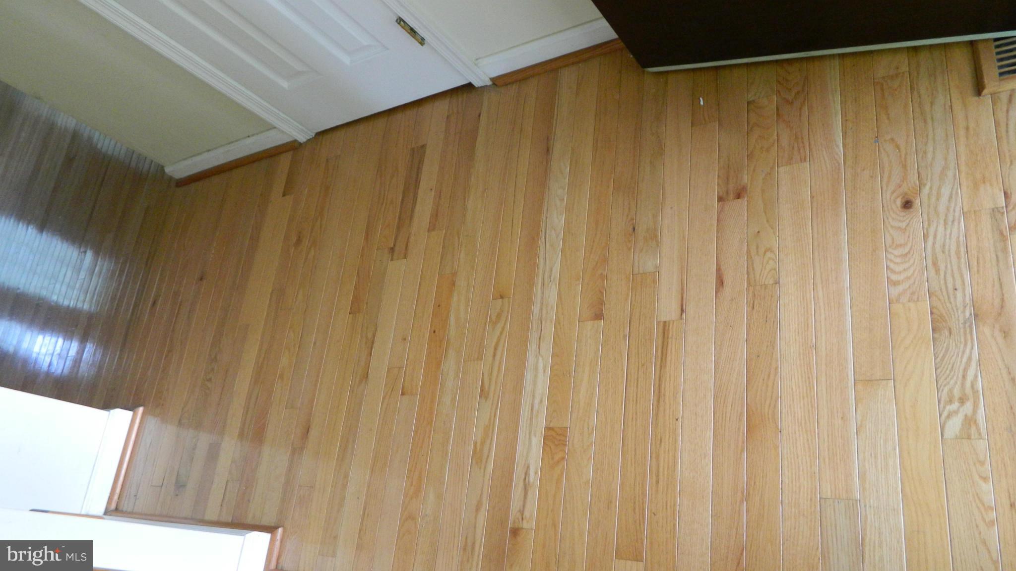 WHITE HALL - Residential