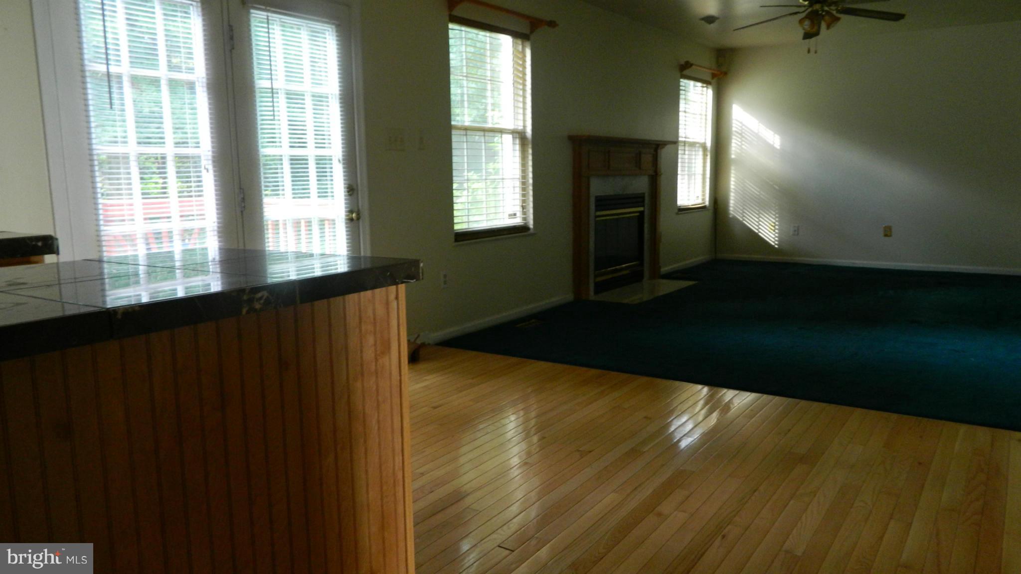 WHITE HALL - Residential