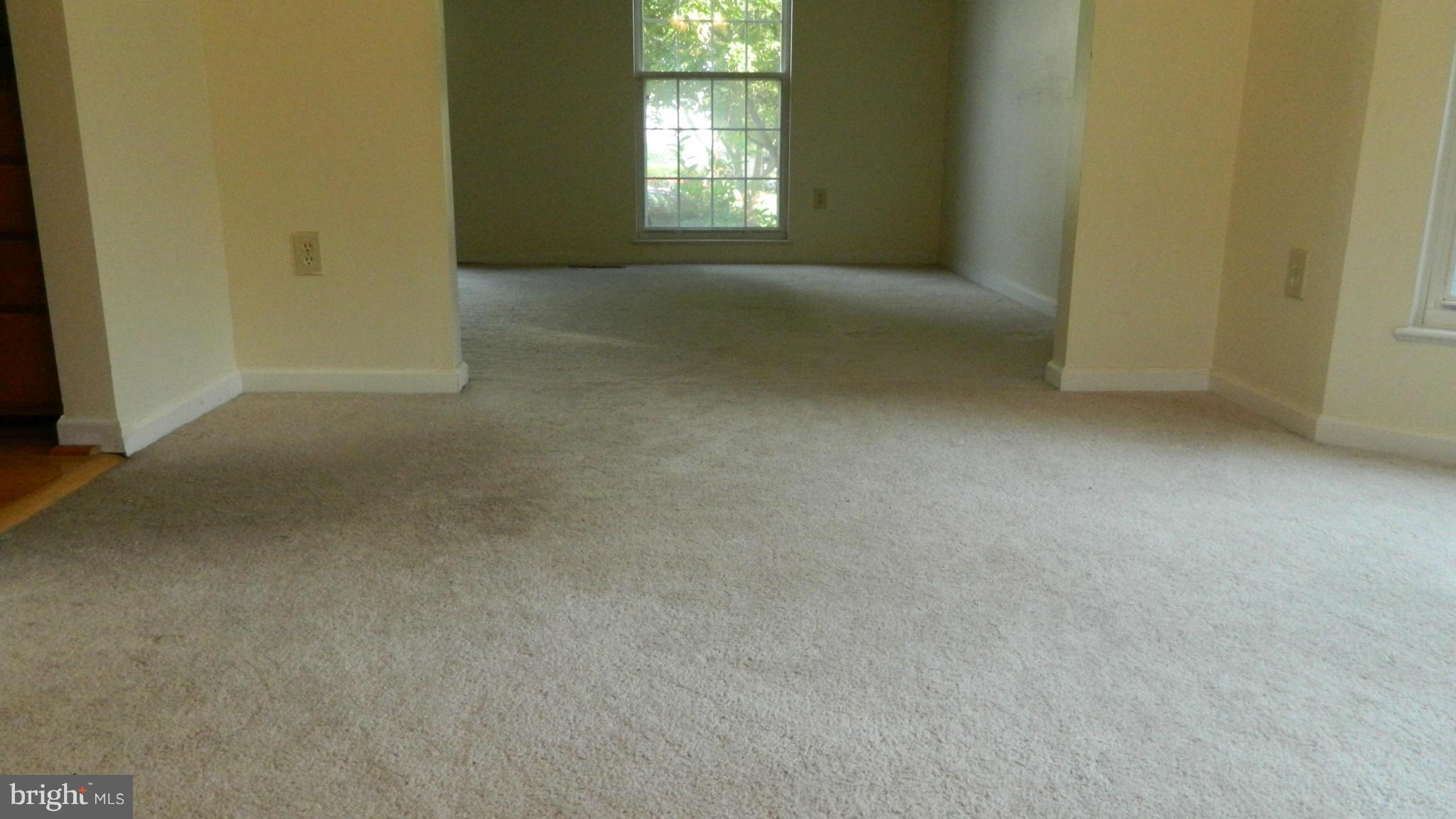 WHITE HALL - Residential