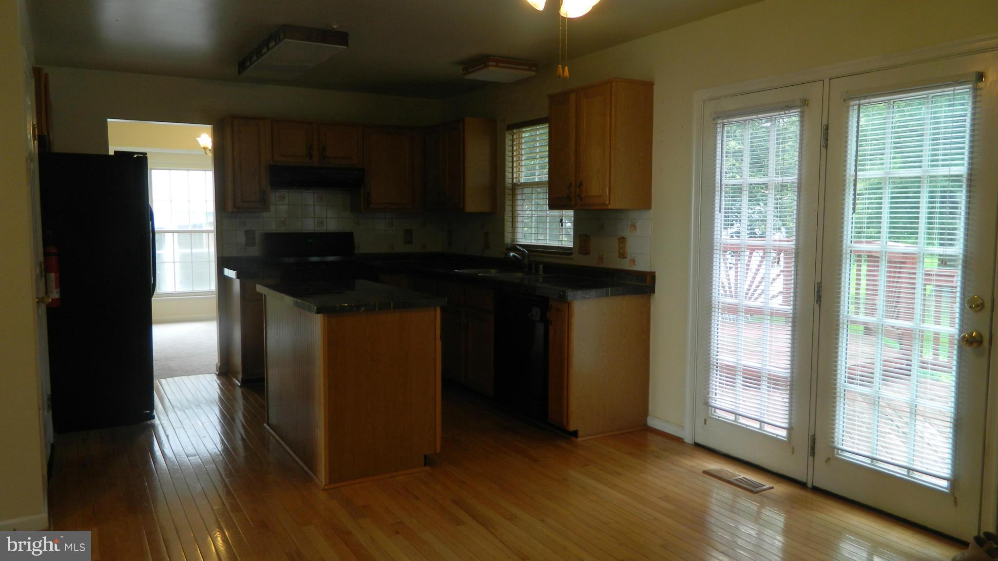 WHITE HALL - Residential