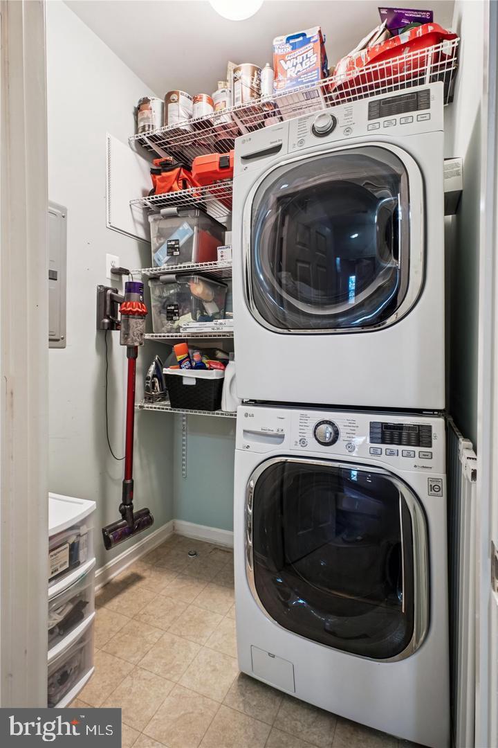 WESTBRIAR PLAZA - Residential Lease