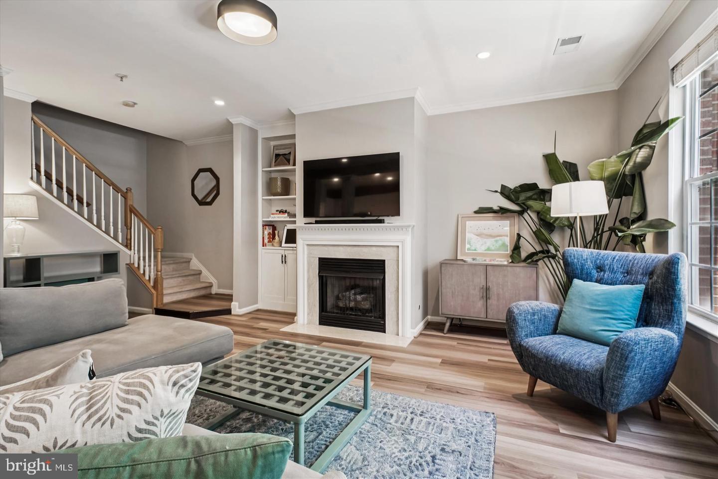 WESTBRIAR PLAZA - Residential Lease