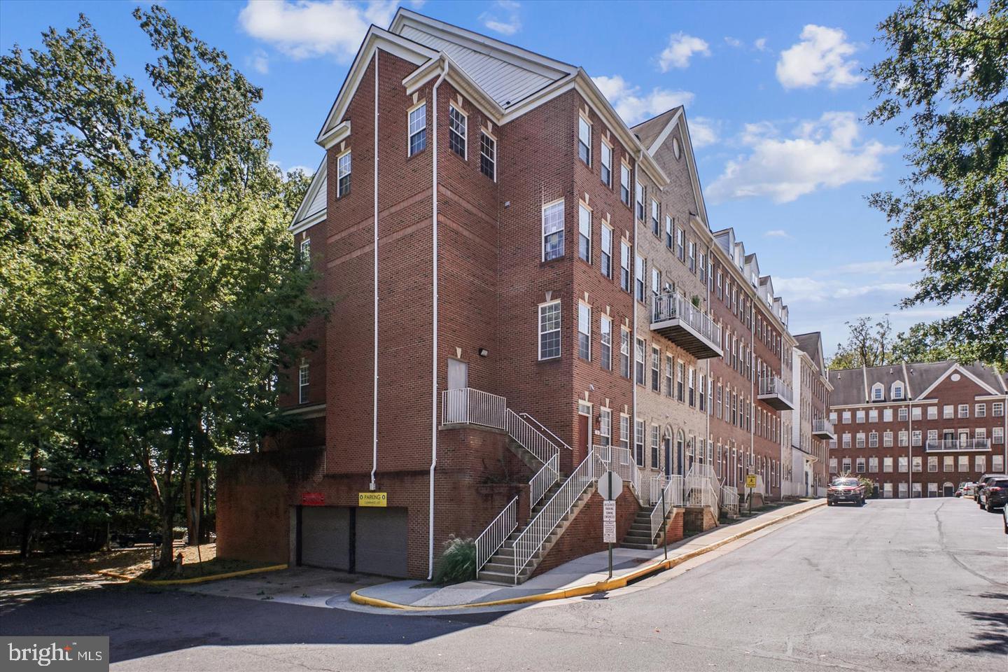 WESTBRIAR PLAZA - Residential Lease