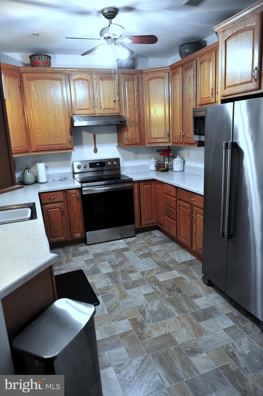 CREEKSIDE VILLAGE - Residential