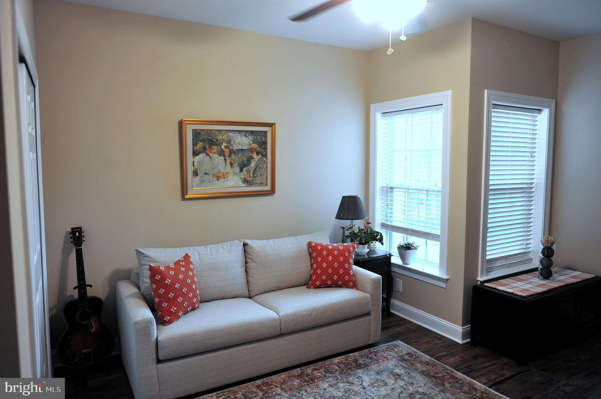 CREEKSIDE VILLAGE - Residential