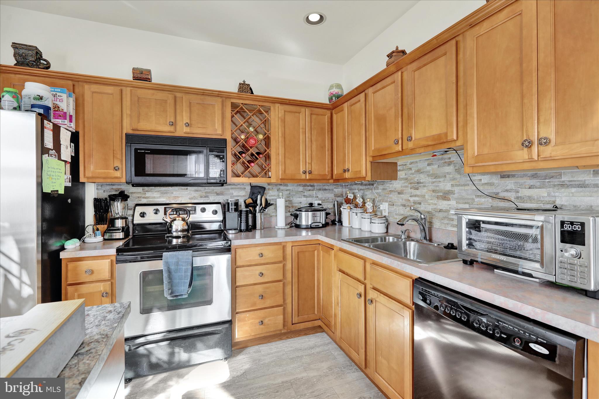 KISSEL HILL COMMONS - Residential