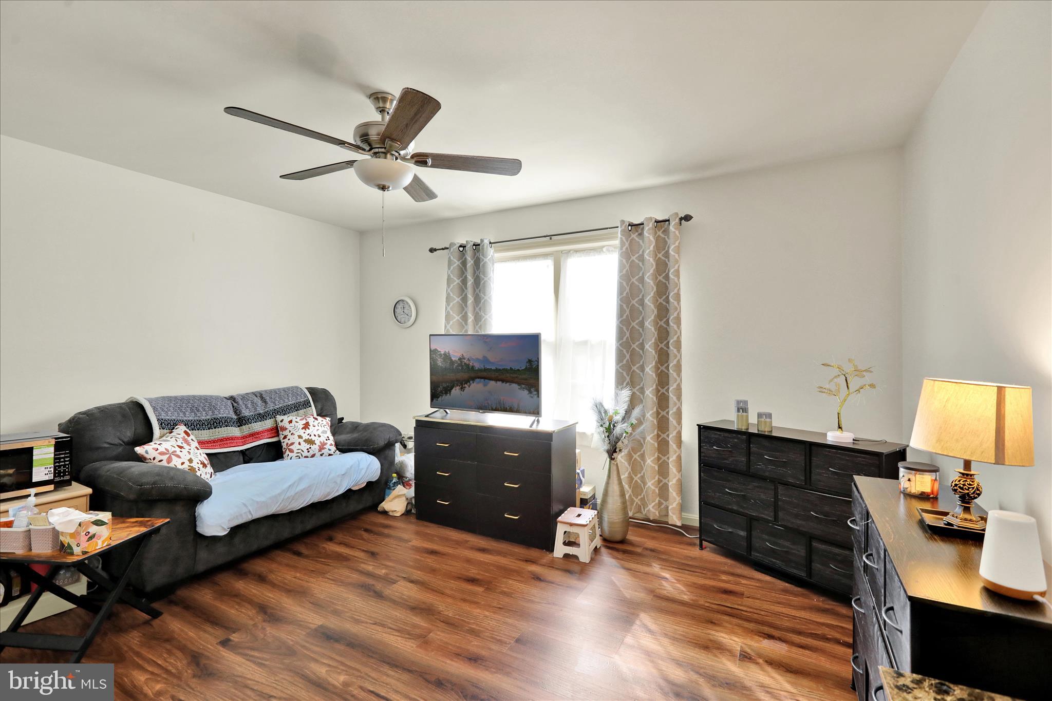 KISSEL HILL COMMONS - Residential