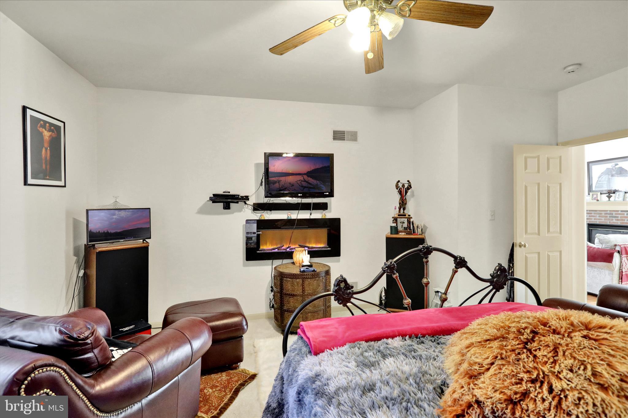 KISSEL HILL COMMONS - Residential