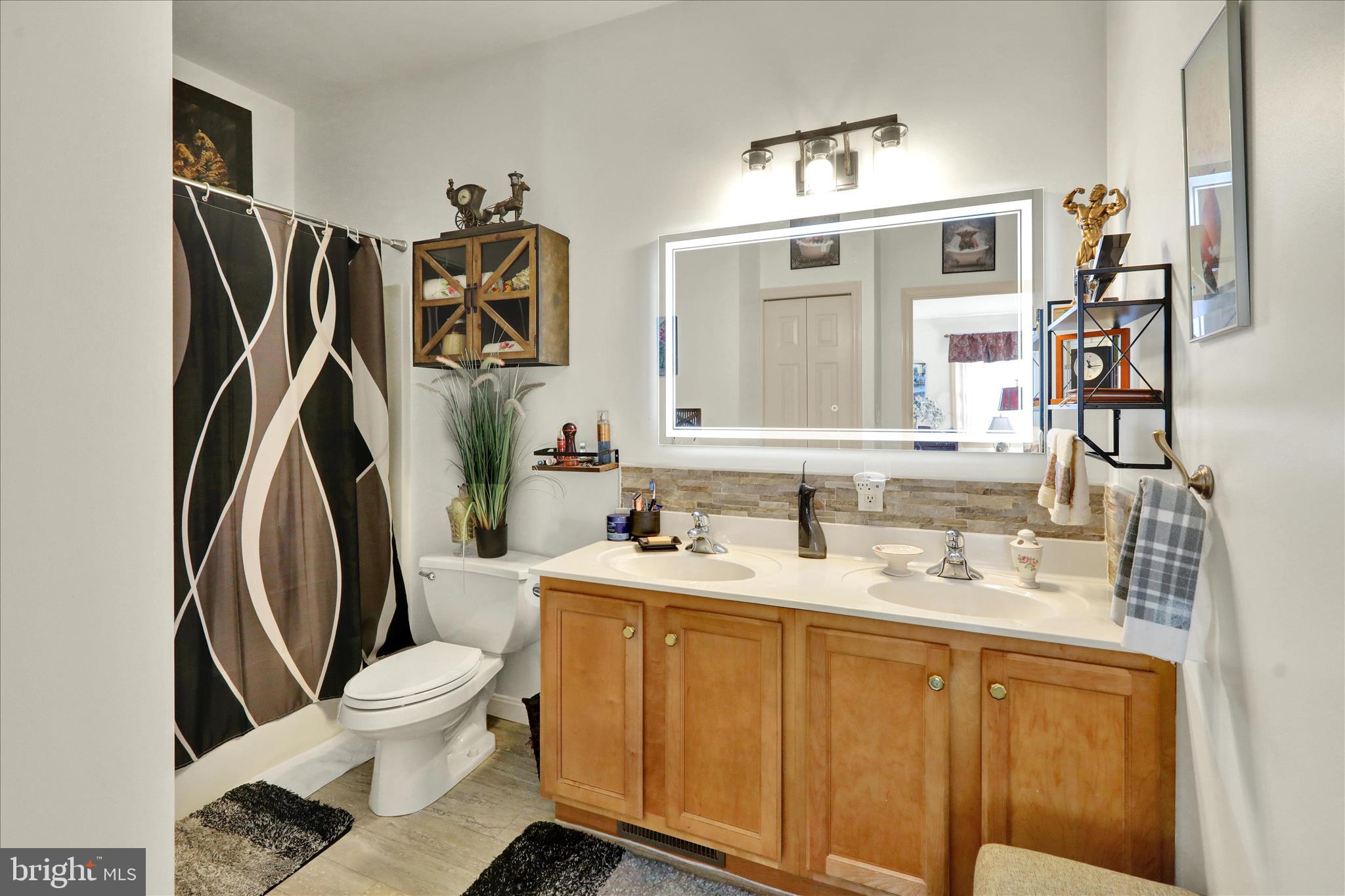 KISSEL HILL COMMONS - Residential